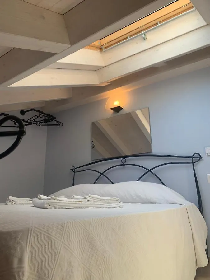 Casa Castellana Apt 1 E Casa Castellana Apt 2 سالا كوماسينا 0*,  إيطاليا