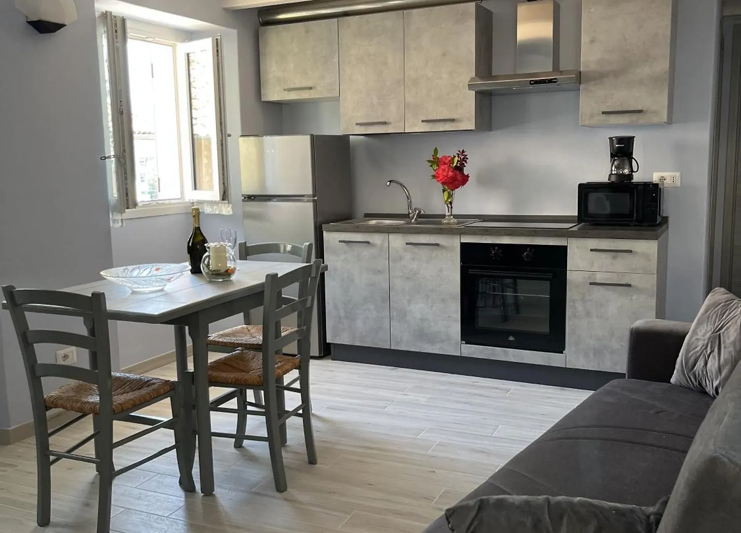 Casa Castellana Apt 1 E Casa Castellana Apt 2 سالا كوماسينا 0*,  إيطاليا